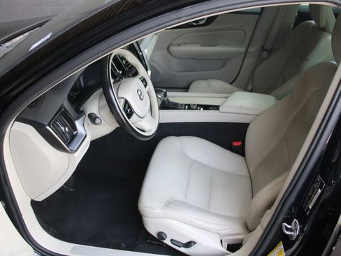 Used 2020 Volvo S60 T6 Momentum AWD/4WD image 9
