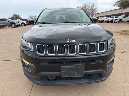 Used 2020 Jeep Compass Latitude image 2