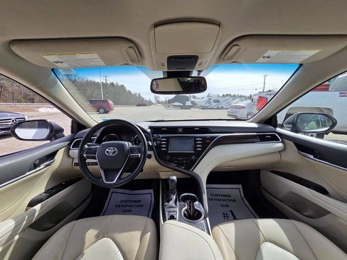 Used 2018 Toyota Camry XLE image 17