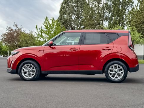 Used 2024 Kia Soul LX w/ Option Group 015 FWD image 8