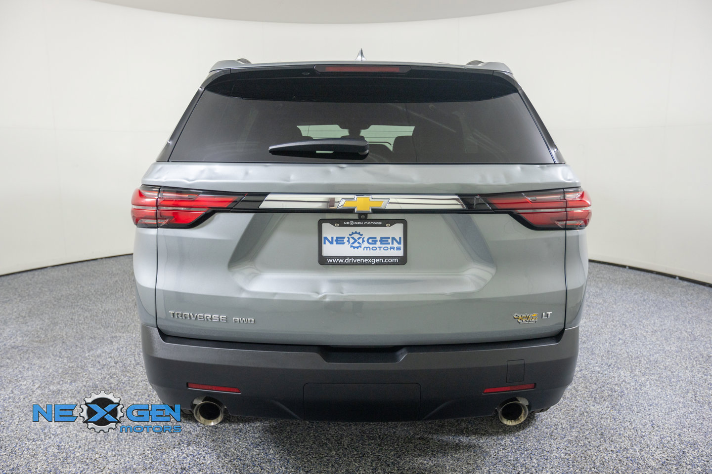 Used 2023 Chevrolet Traverse LT w/ LPO, Floor Liner Package AWD/4WD image 7