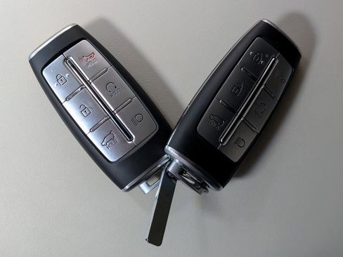 Used 2023 Genesis GV70 2.5T w/ Cargo Package image 37