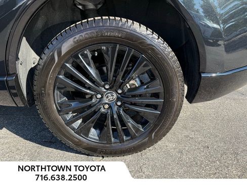 Used 2024 Toyota Venza Nightshade image 28