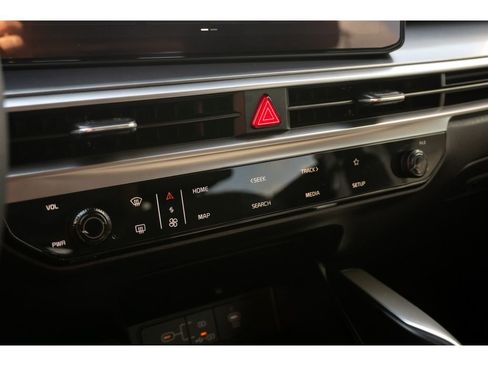 Used 2025 Kia Sorento LX FWD image 26