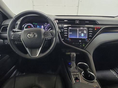 Used 2020 Toyota Camry XLE image 12