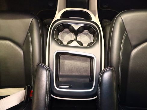 Used 2024 Chrysler Pacifica Touring-L image 30