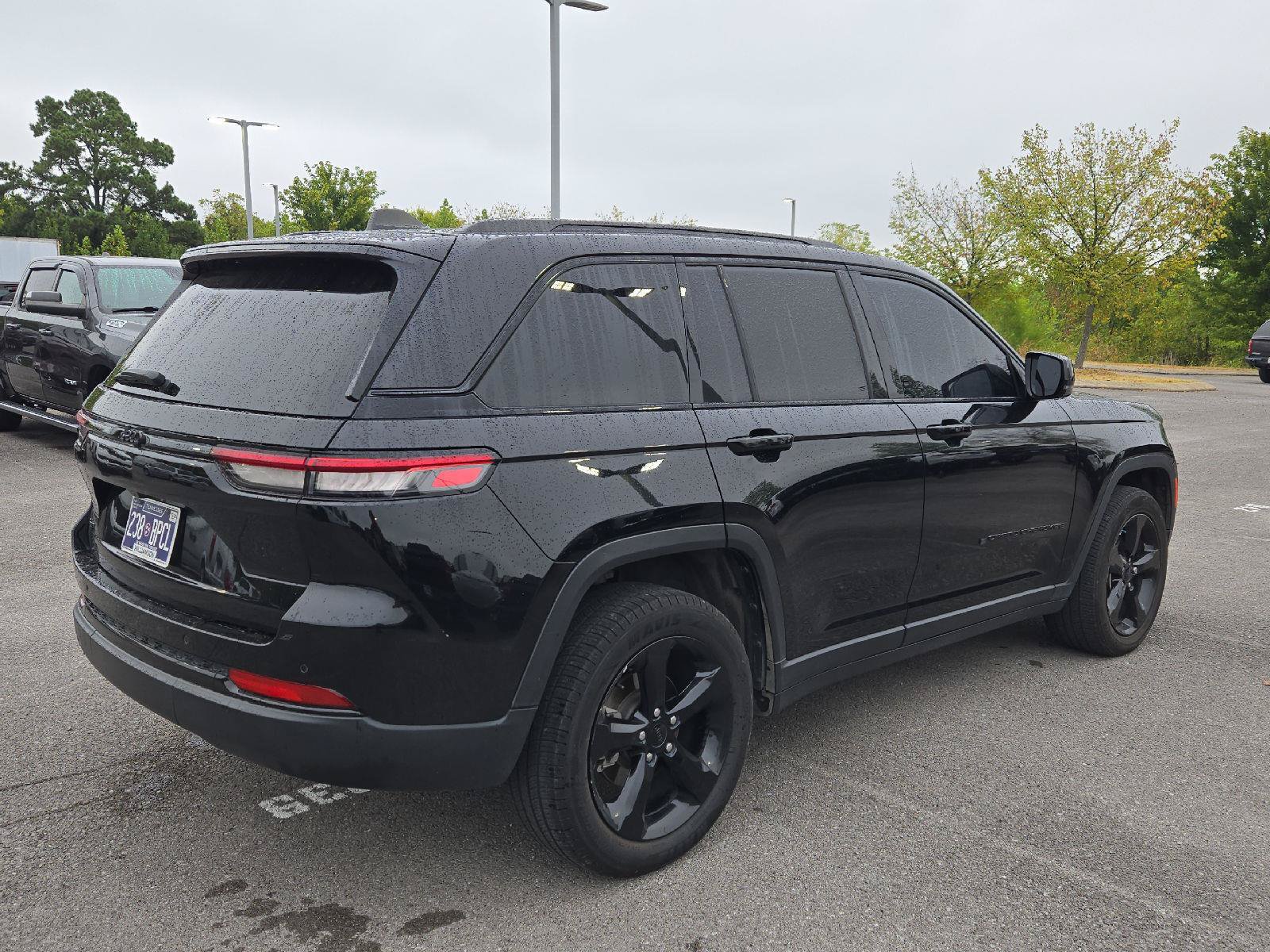 Used 2023 Jeep Grand Cherokee Altitude AWD/4WD image 7