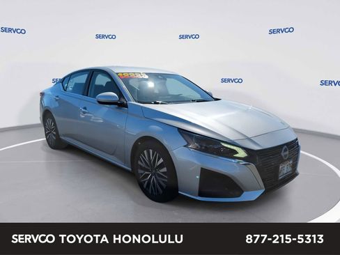 Used 2023 Nissan Altima 2.5 SV FWD image 1