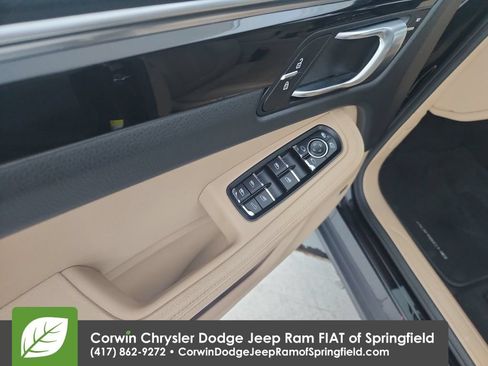 Used 2020 Porsche Macan AWD/4WD image 20