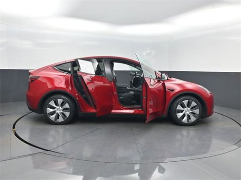 Used 2021 Tesla Model Y Long Range image 35