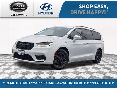 Used 2021 Chrysler Pacifica Touring-L w/ Uconnect Theater Family Group