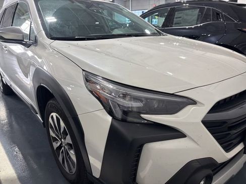 Used 2023 Subaru Outback Touring AWD/4WD image 11