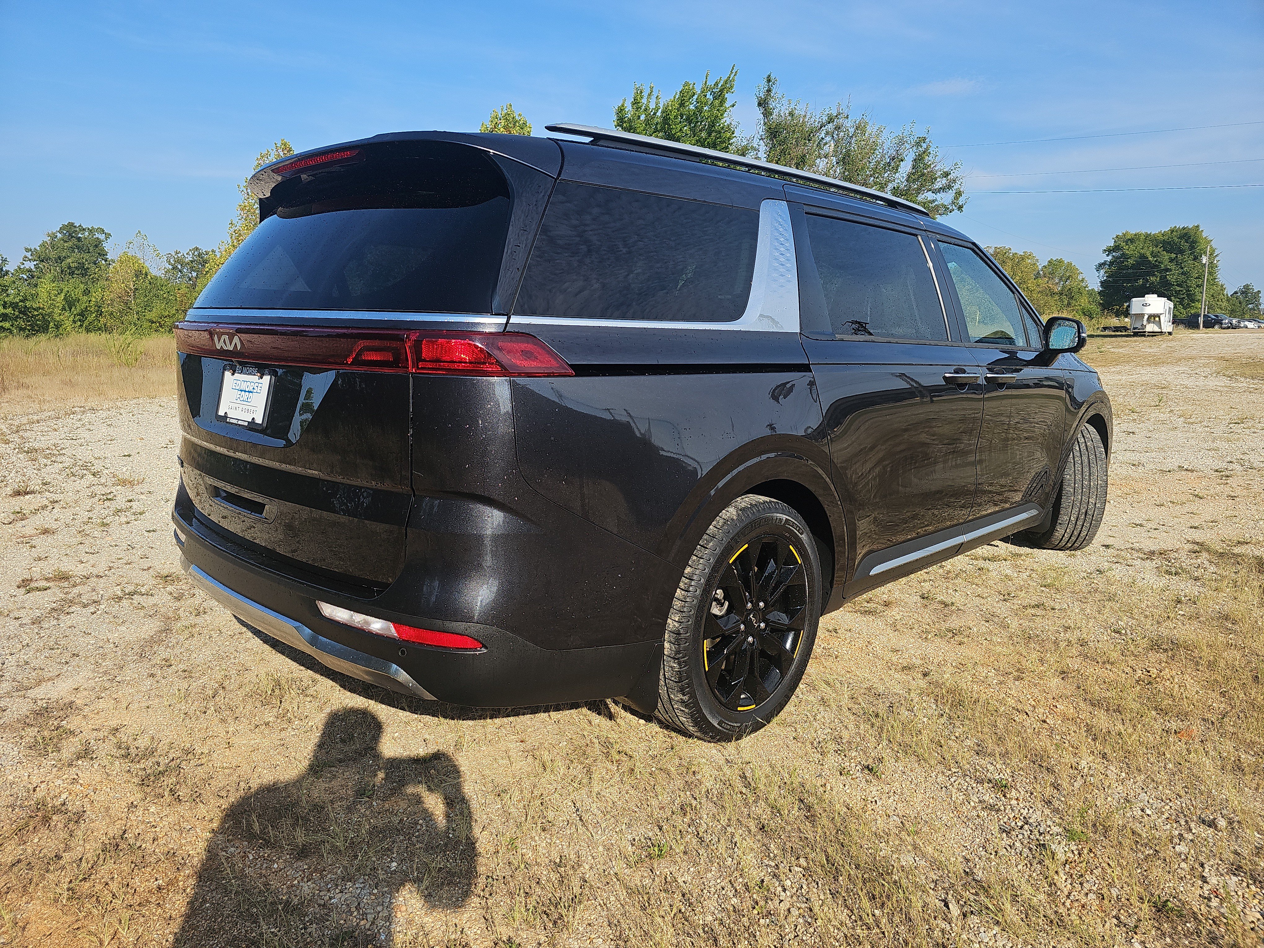 Used 2022 Kia Carnival SX FWD image 4