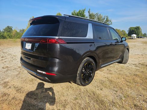 Used 2022 Kia Carnival SX FWD image 4