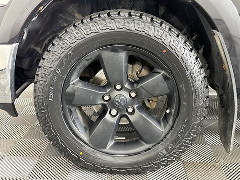 Used 2018 RAM 1500 SLT image 34