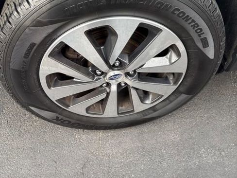 Used 2020 Subaru Outback Premium image 8