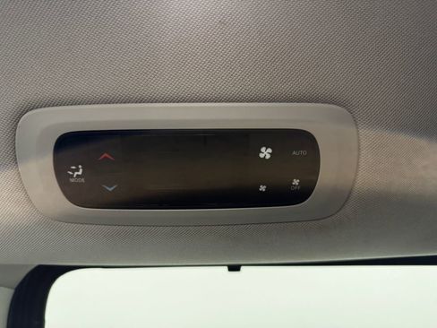 Used 2020 Chrysler Pacifica Touring w/ Advanced Safetytec Group FWD image 39