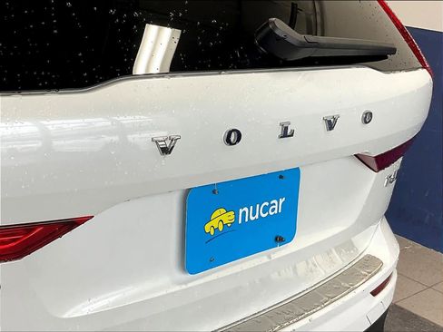 Used 2019 Volvo XC60 T6 Momentum w/ Multimedia Package image 29