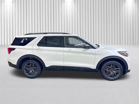 New 2026 Ford Explorer ST-Line w/ ST-Line Street Pack image 3