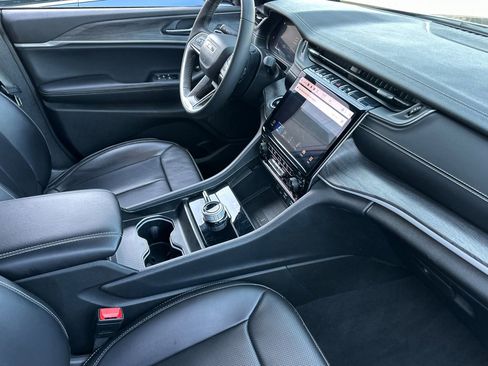 Used 2024 Jeep Grand Cherokee L Limited w/ Luxury Tech Group II image 17