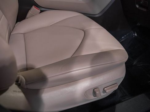 Used 2022 Toyota Highlander XLE image 32