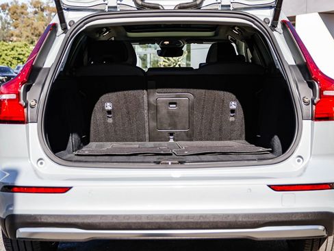 Used 2025 Volvo V60 B5 Cross Country Plus image 28