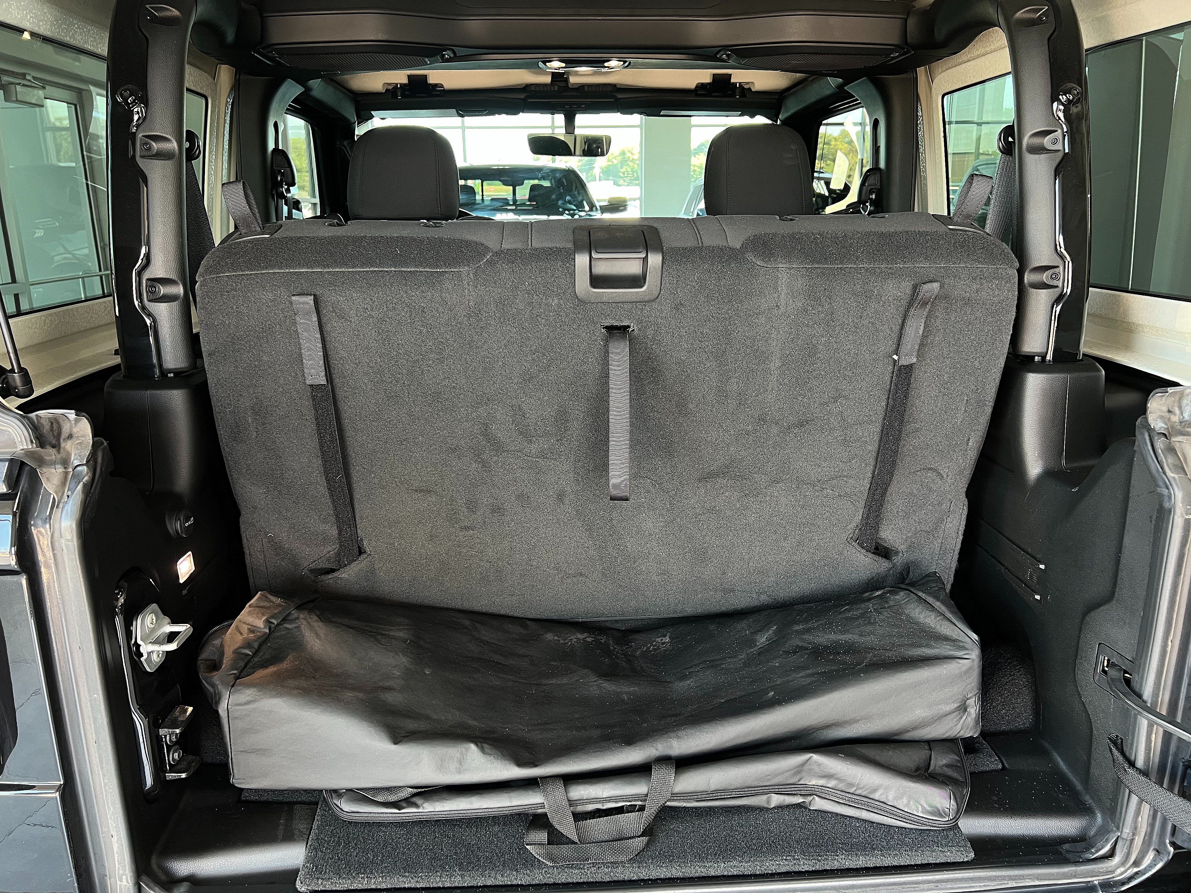 Used 2022 Jeep Wrangler Sport AWD/4WD image 19