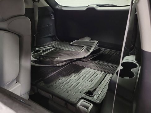 Used 2023 Toyota Highlander L FWD image 24