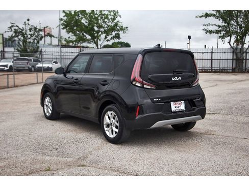 Used 2023 Kia Soul LX w/ LX Technology Package image 5