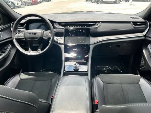 Used 2025 Jeep Grand Cherokee L Altitude RWD image 11