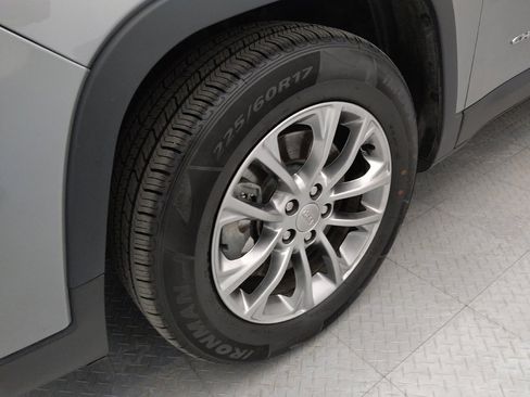 Used 2019 Jeep Cherokee Latitude Plus w/ Trailer Tow Group image 31