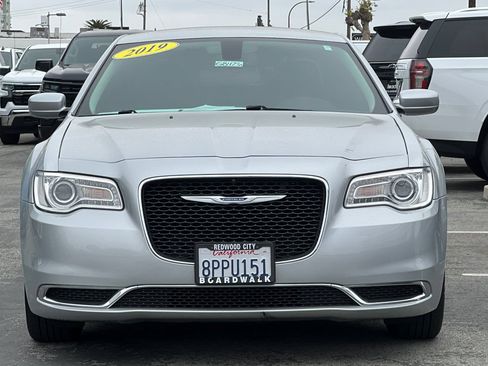 Used 2019 Chrysler 300 Touring RWD image 9