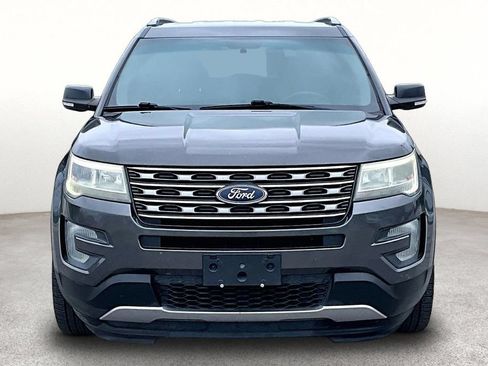 Used 2017 Ford Explorer XLT w/ Equipment Group 202A FWD image 4