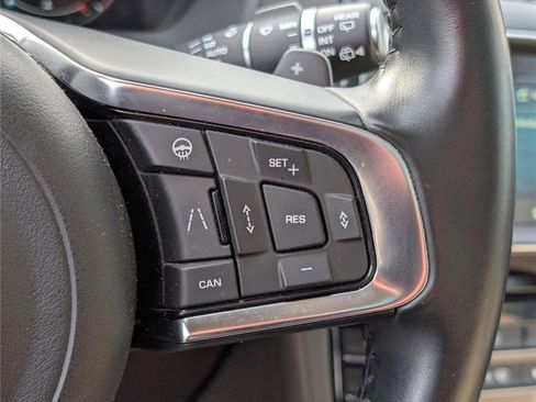 Used 2019 Jaguar F-PACE Prestige image 26