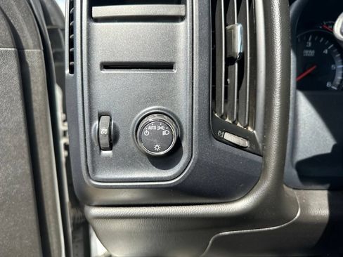 Used 2018 Chevrolet Silverado 1500 W/T w/ WT Convenience Package AWD/4WD image 12