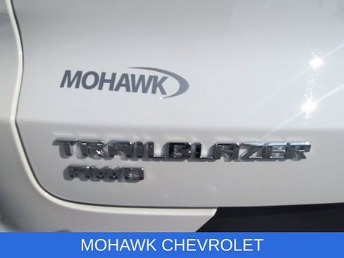 Certified 2025 Chevrolet TrailBlazer LT w/ Convenience Package AWD/4WD image 31