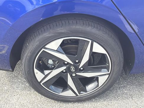 Used 2023 Hyundai Elantra SEL w/ Convenience Package image 17