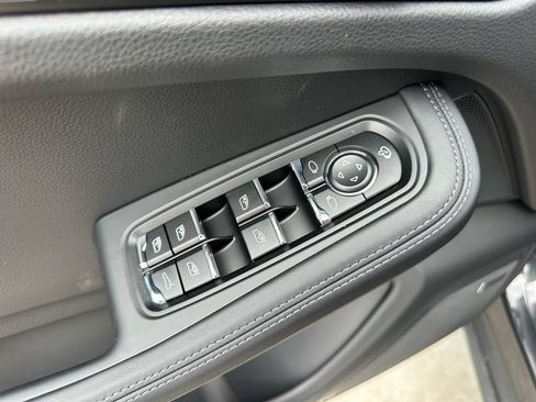 Used 2026 Porsche Macan Turbo AWD/4WD image 21