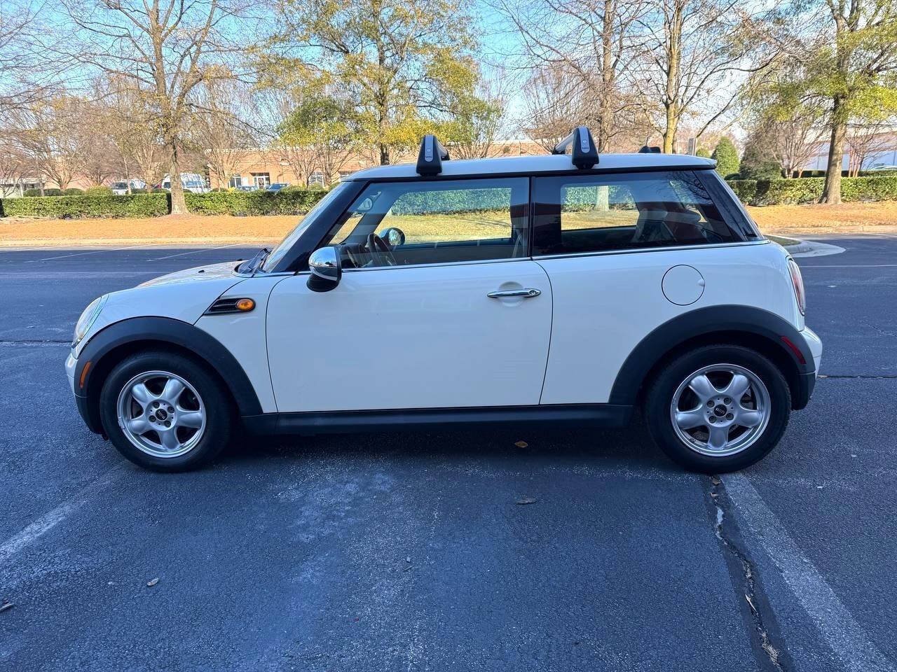 Used 2010 MINI Cooper Hardtop FWD image 3