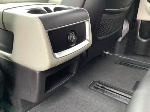 Used 2024 Kia Carnival LX image 28