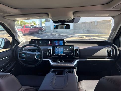 Certified 2025 Ford Expedition Platinum w/ Platinum Ultimate Package AWD/4WD image 10