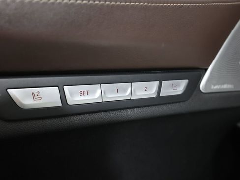 Used 2016 BMW 740i image 33