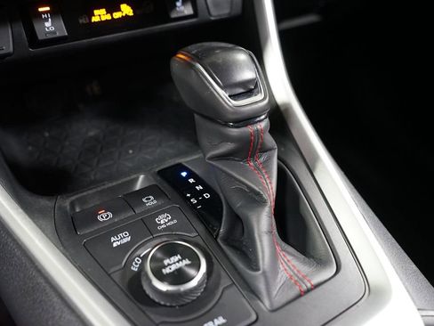 Used 2023 Toyota RAV4 SE w/ Weather & Moonroof Package image 22