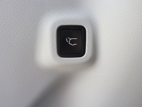 Used 2017 Jeep Compass Limited w/ Navigation Group AWD/4WD image 26