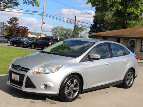 Used 2014 Ford Focus SE w/ SE Sport Package FWD image 5