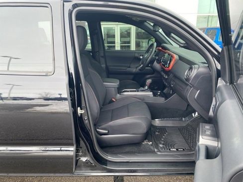 Used 2020 Toyota Tacoma TRD Off-Road image 30