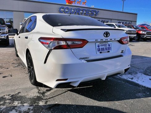 Used 2020 Toyota Camry SE image 8