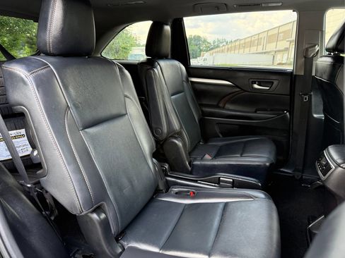 Used 2019 Toyota Highlander XLE AWD/4WD image 43