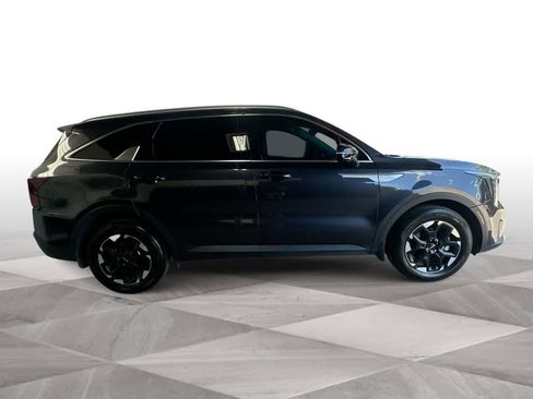 Used 2025 Kia Sorento S FWD image 9