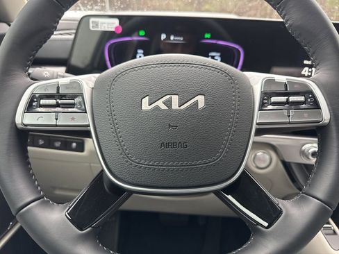 New 2025 Kia Telluride S image 8